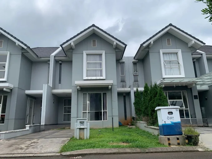 Tampak depan Rumah Suvarna Sutera Tangerang