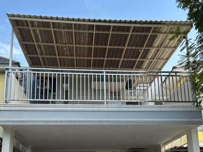 Tampak depan rumah dijual Harapan Indah Bekasi 2 lantai