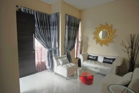 Tampak depan rumah semi furnish hoek di Gading Serpong