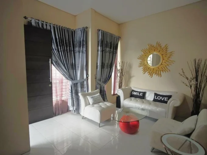 Tampak depan rumah semi furnish hoek di Gading Serpong