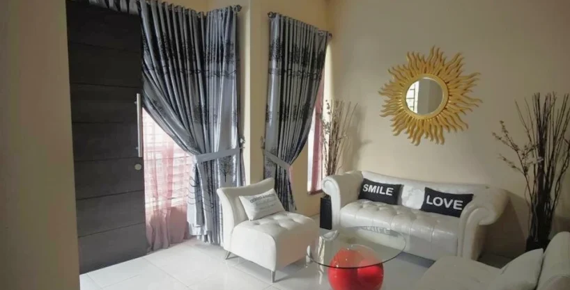 Tampak depan rumah semi furnish hoek di Gading Serpong