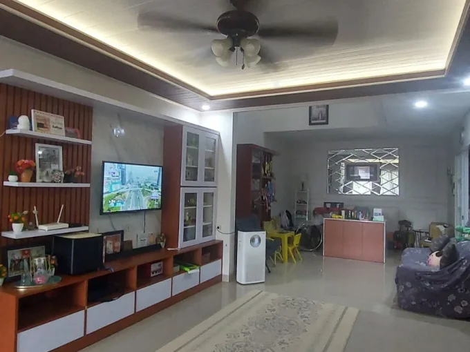 Tampak depan rumah East Terrace Tangerang modern minimalis